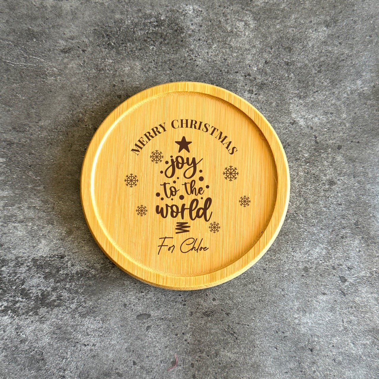 Sustainable Christmas decor with engraved text